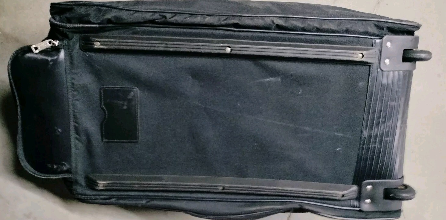 Ciao 🧳 Trekker Luggage Rolling W/Up Handle & Expandable Pre Owne - photo 4