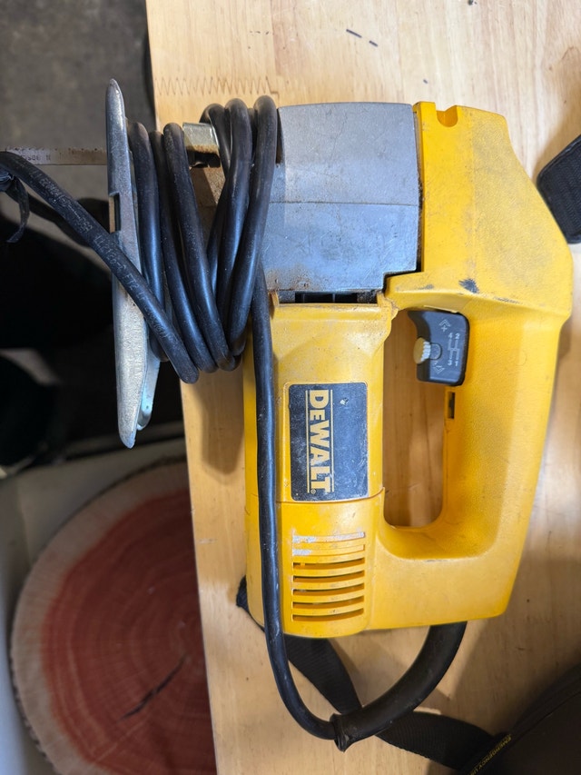 DeWalt DW313 Variable Speed Jig Saw - photo 2
