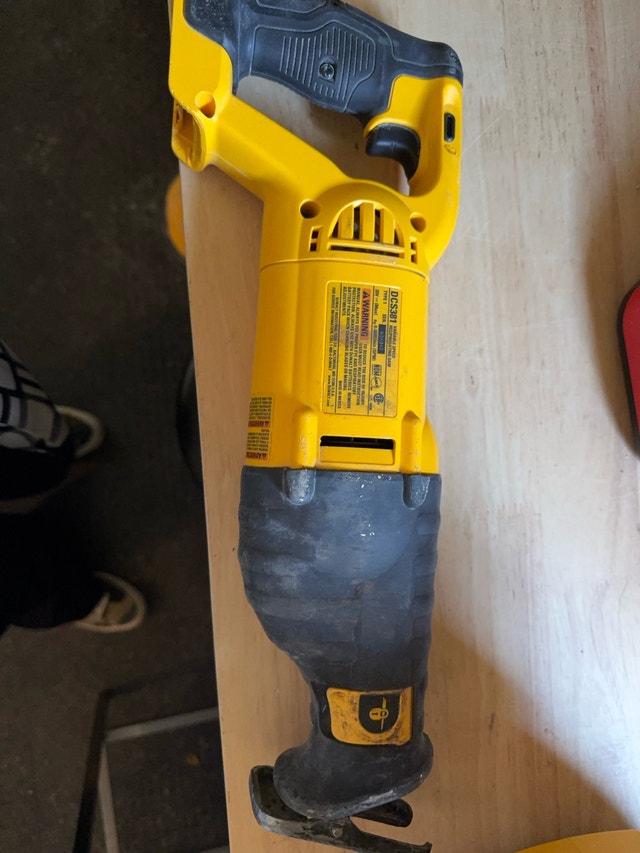 DeWalt 20V MAX Reciprocating Saw DCS381