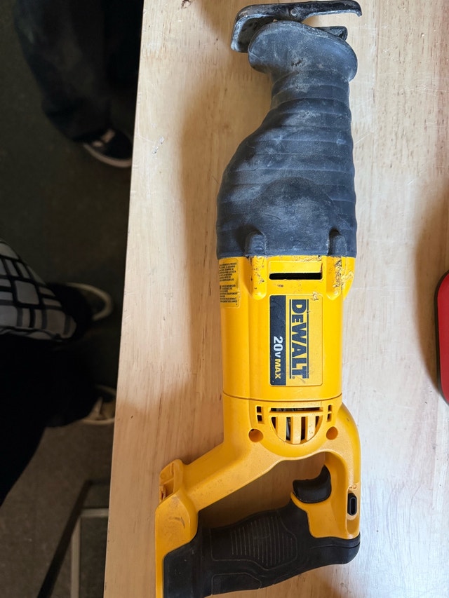 DeWalt 20V MAX Reciprocating Saw DCS381 - photo 2