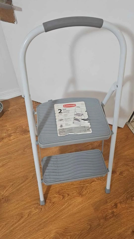 Rubbermaid 2-Step Steel Step Stool - photo 4