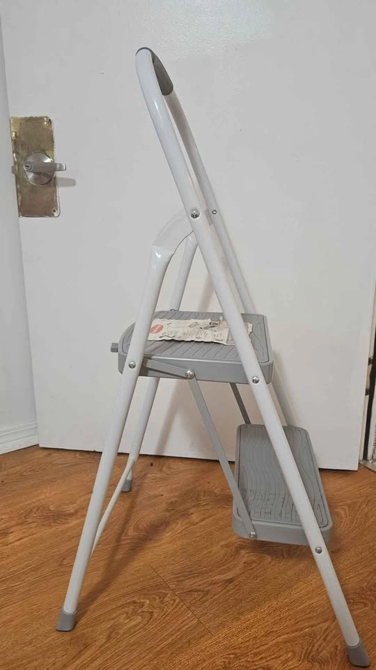 Rubbermaid 2-Step Steel Step Stool - photo 5