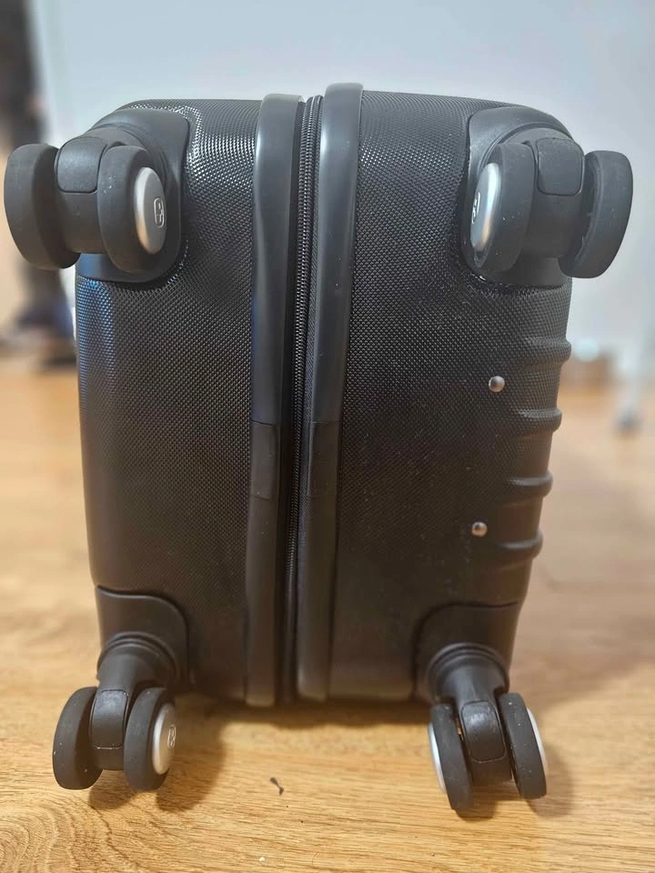 SWISSGEAR Hardside Carry-On Luggage - photo 5