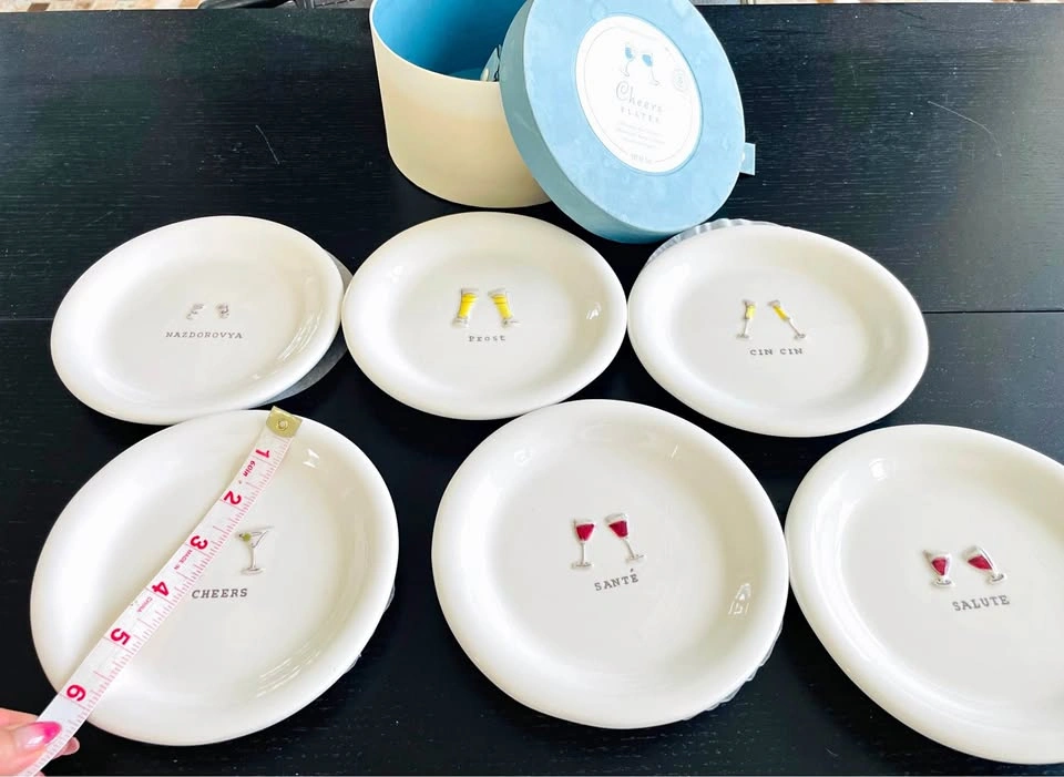 William Sonoma Plates, Set of Six