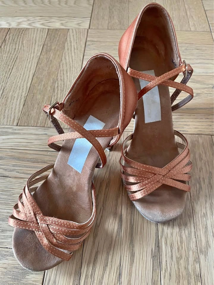 Aida Latin Shoes (23cm, W, 3” heels)