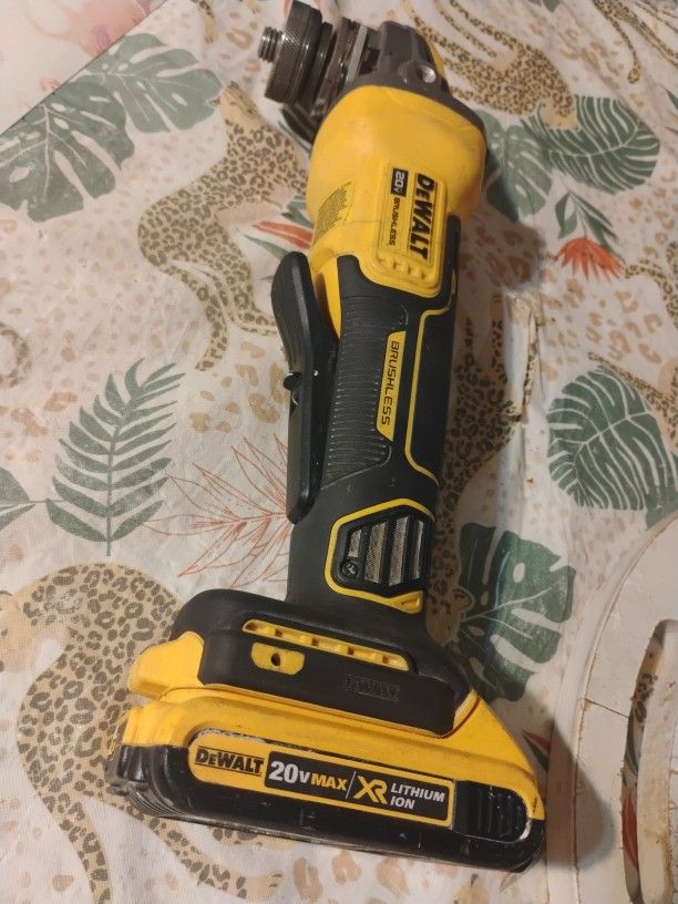 DeWalt Battery Grinder And Battery 🔋 20V - photo 2