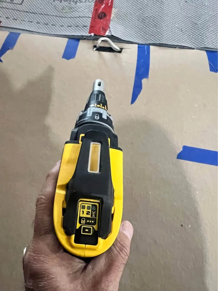 Dewalt Cordless Drywall Gun - photo 2