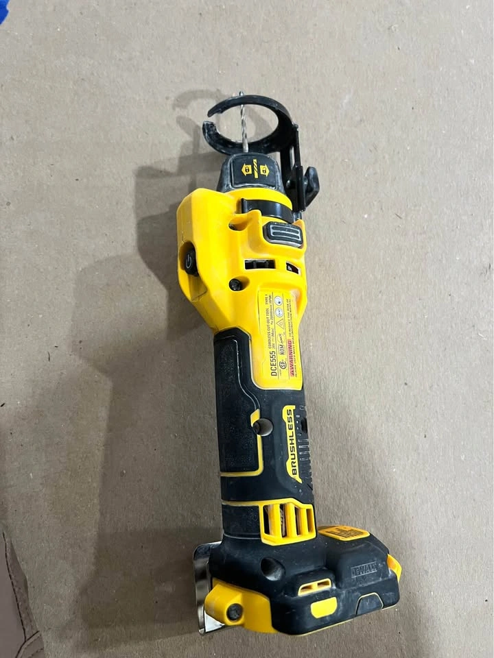 Dewalt Drywall Cutout Tool - photo 4