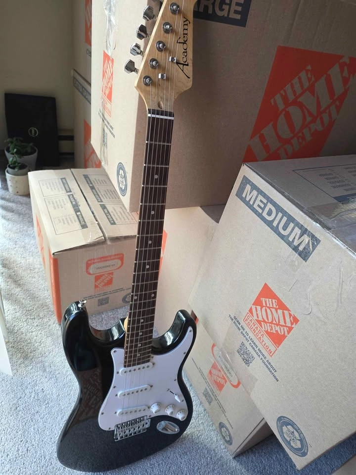 Electric guitar beginner - photo 2