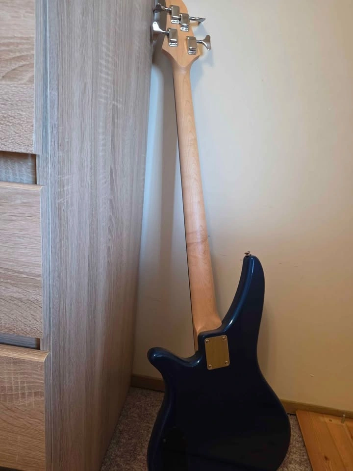 Bass Guitar Yamaha - photo 2