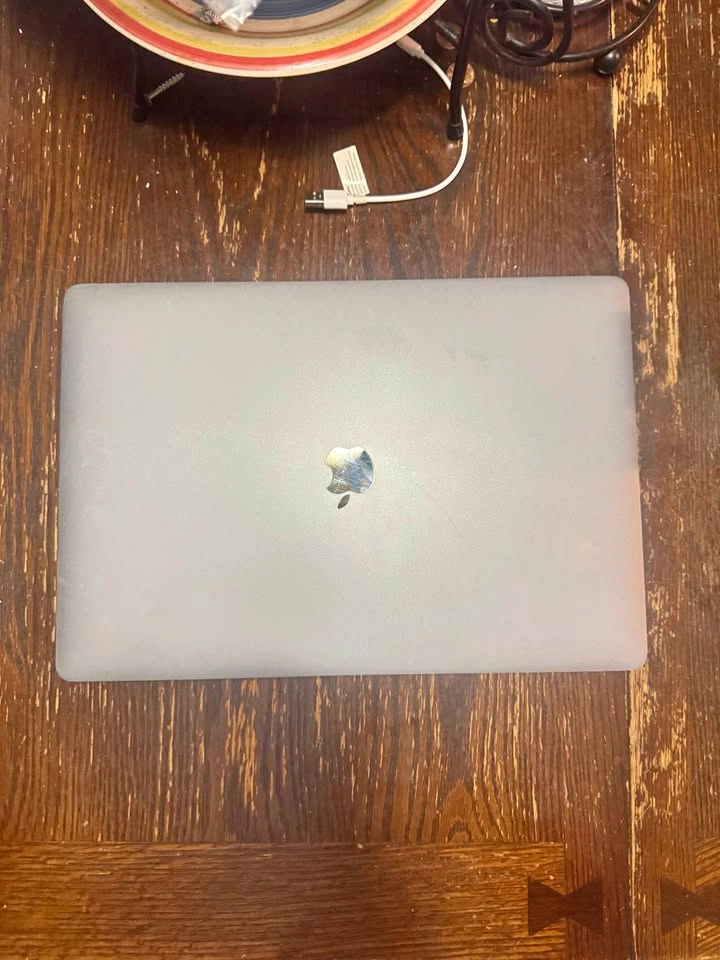 MacBook Pro, 32GB RAM, 1TB Storage