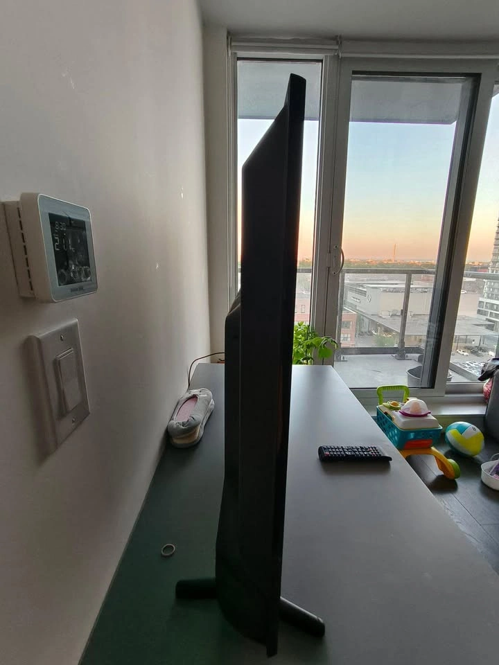 Samsung 43 inch smart TV - photo 3
