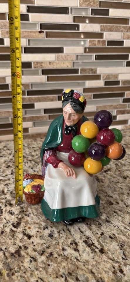 Royal Doulton England "Old Balloon Seller" 1315