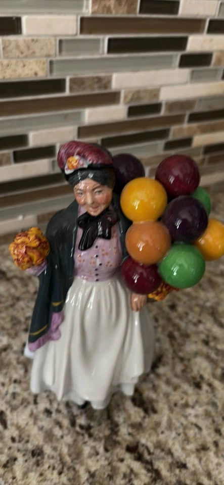 Royal Doulton England "Biddy Pennyfarthing" 1843 - photo 2