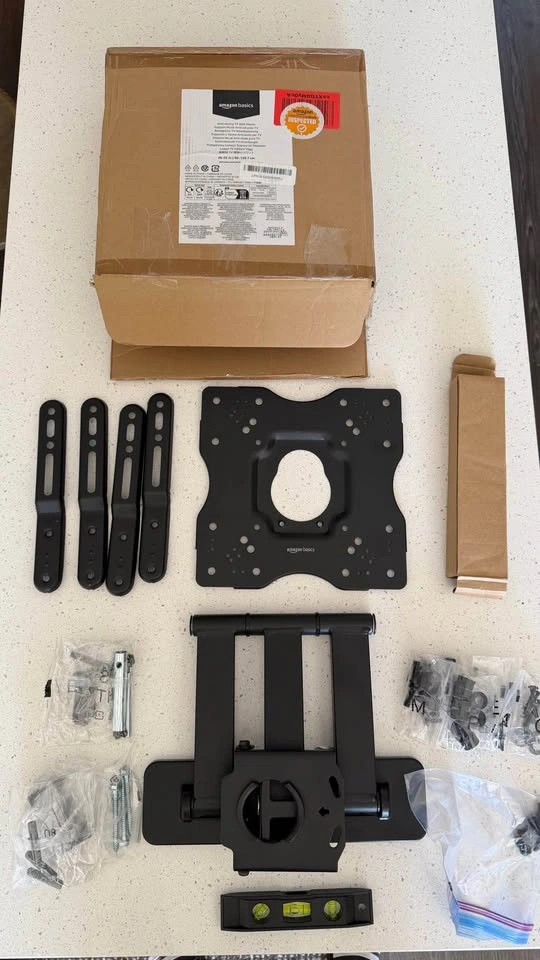 Amazon Basics Articulating TV Wall Mount for 26"-55" - photo 2