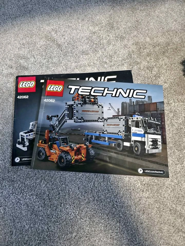 LEGO Technic Container Yard (42062) - Complete w/ Instructions
