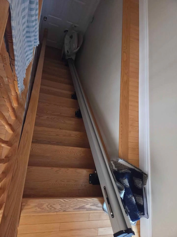 ThyssenKrupp Levant Stair Lift - Like New, Installed 2021 - photo 5
