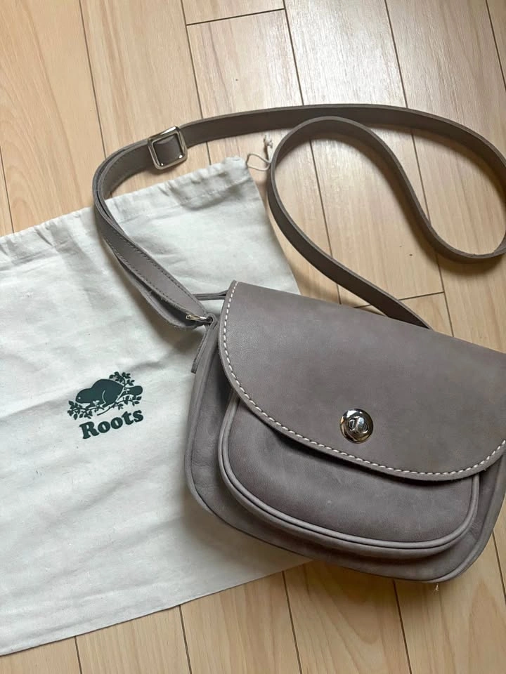 Roots purse