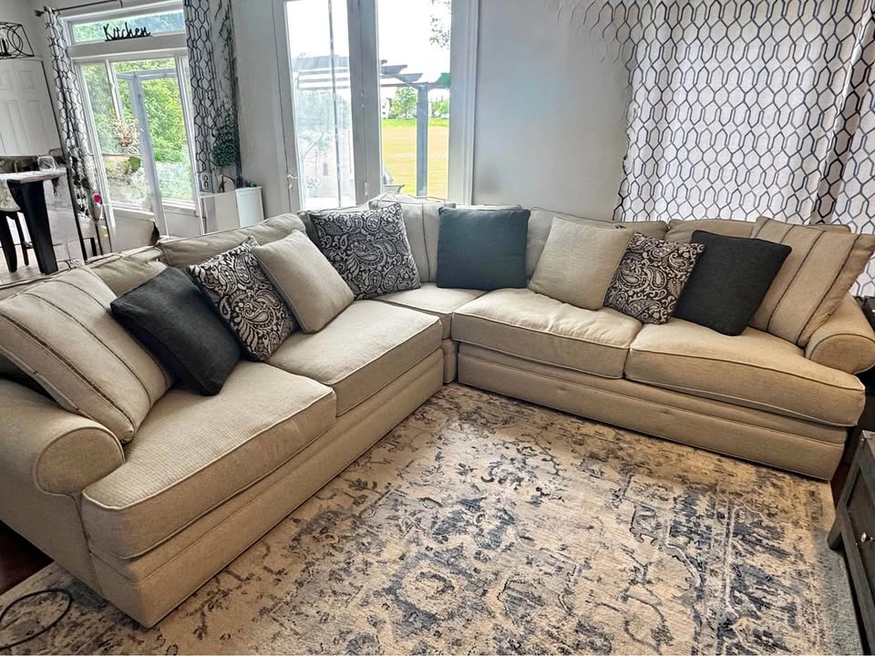 Cindy Crawford Home Sectional Sofa – Neutral Beige – Excellent C