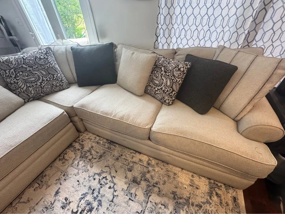 Cindy Crawford Home Sectional Sofa – Neutral Beige – Excellent C - photo 4