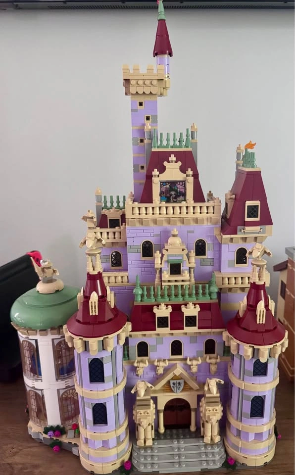 LEGO Disney Beauty and the Beast Castle - photo 2