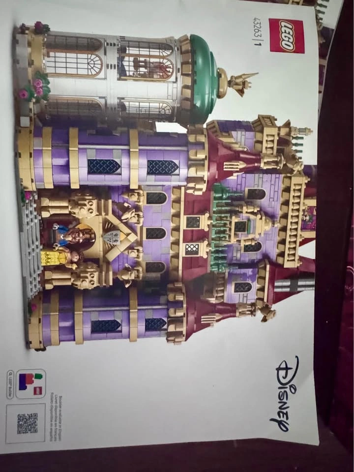 LEGO Disney Beauty and the Beast Castle - photo 5
