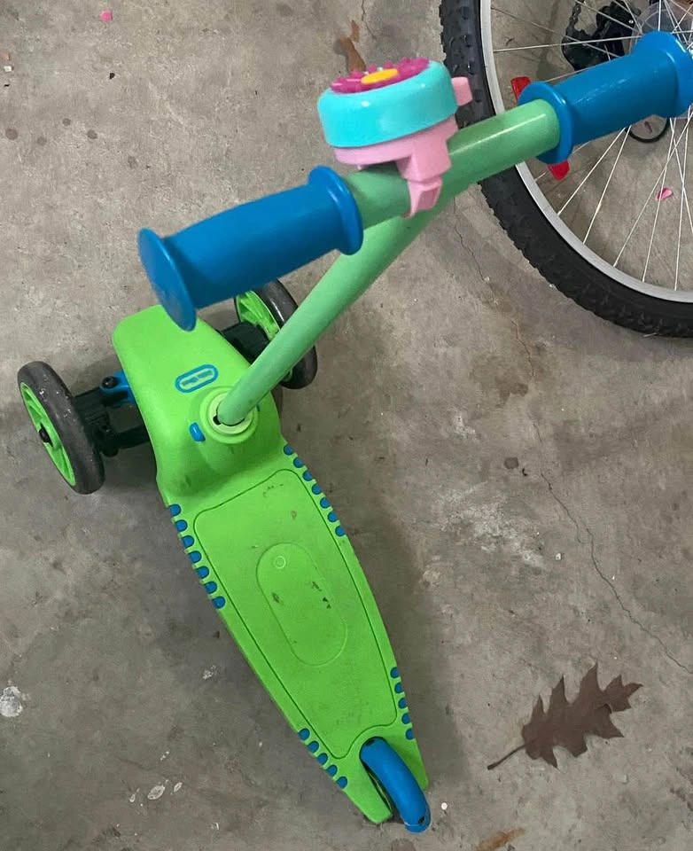 Little Tikes green 3-wheel scooter - photo 2