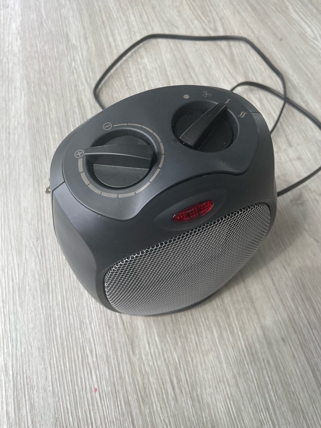 Amazon Basics Space Heater - photo 3