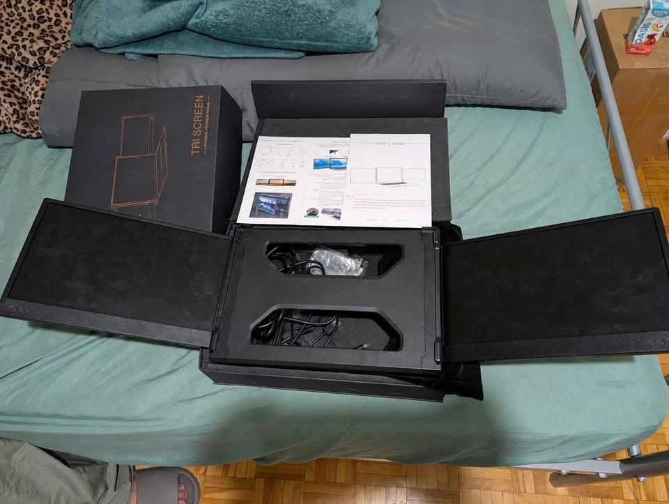 P2 Tri Screen Expansion Portable Monitor - photo 3