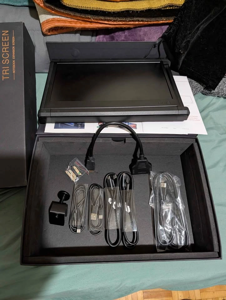 P2 Tri Screen Expansion Portable Monitor - photo 4