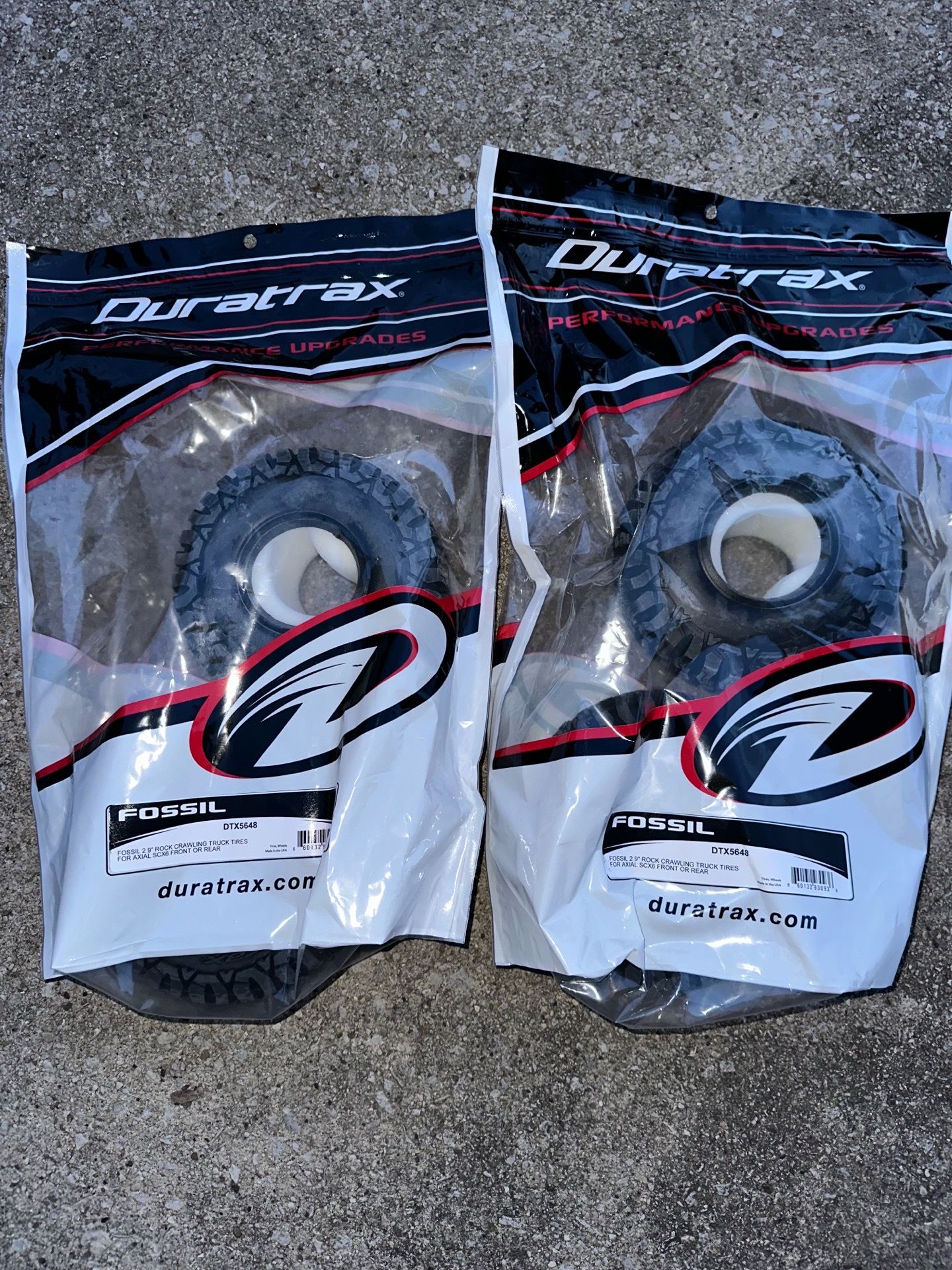 Duratrax Fossil 2.9” Rock Crawling Tires (4) for Axial SCX6 – DT