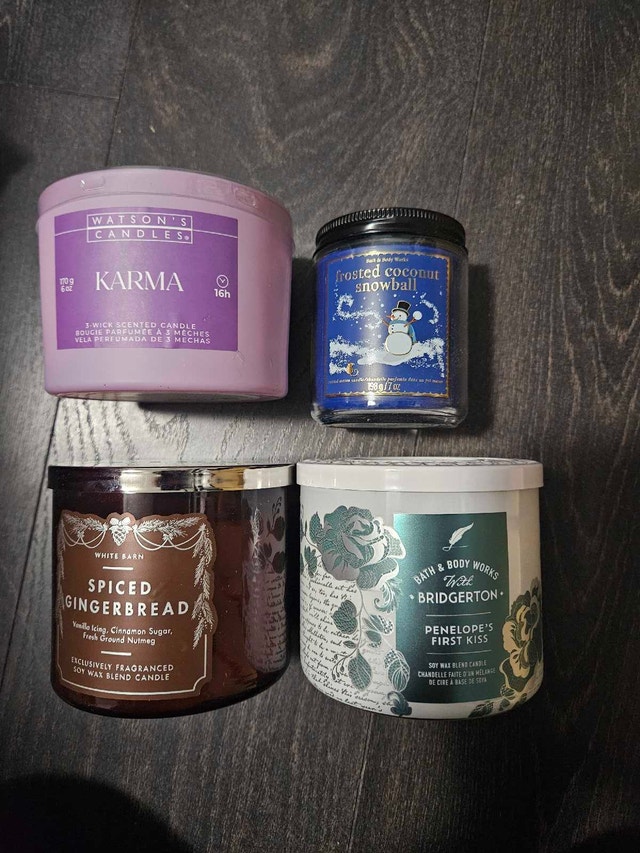 Set of 4 Premium Scented Candles - New