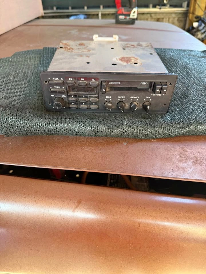1993 Ford Pickup Cassette Radio