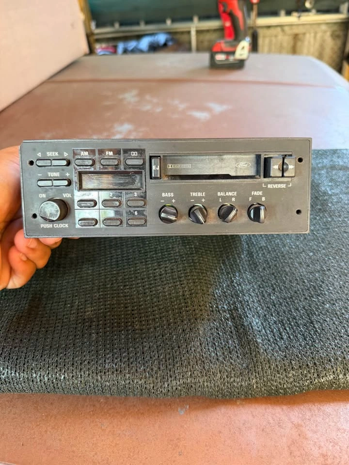 1993 Ford Pickup Cassette Radio - photo 2