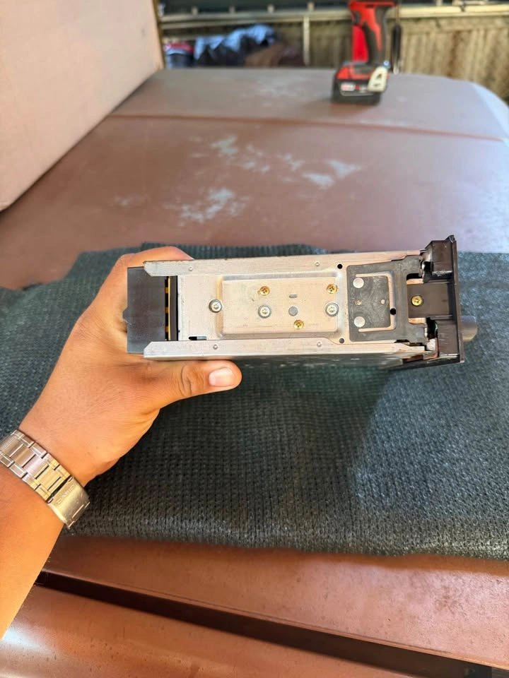 1993 Ford Pickup Cassette Radio - photo 4