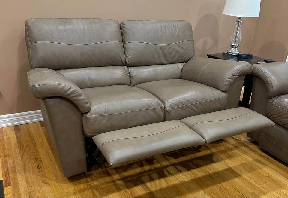 La-z Boy Leather Couch and Love Seat - photo 2