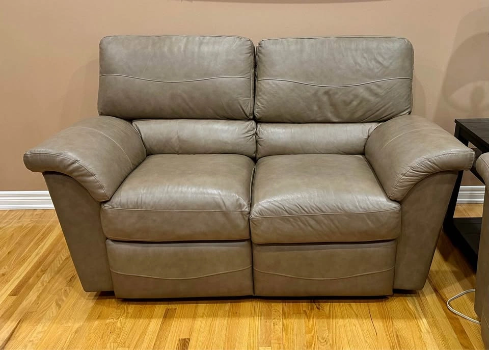 La-z Boy Leather Couch and Love Seat - photo 3