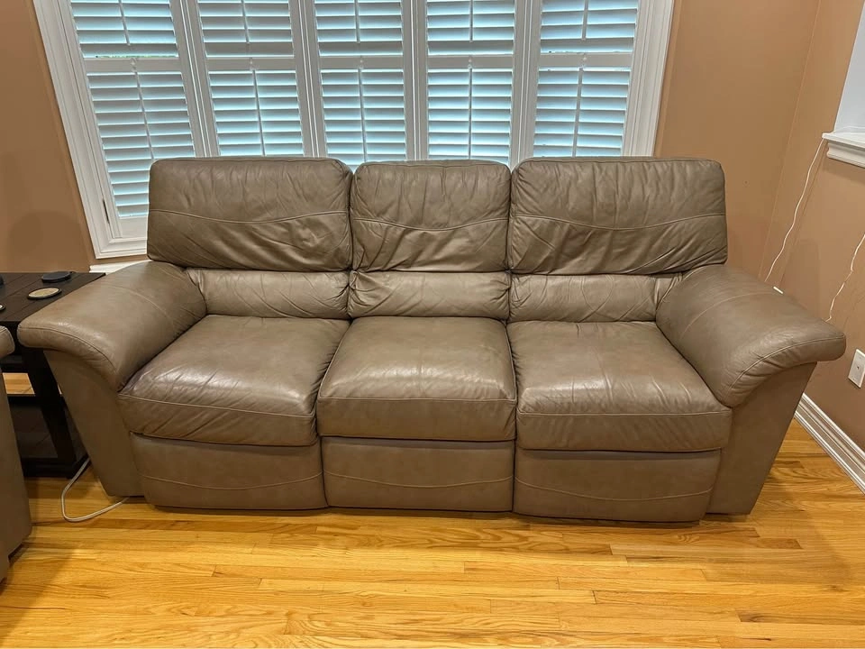 La-z Boy Leather Couch and Love Seat - photo 4