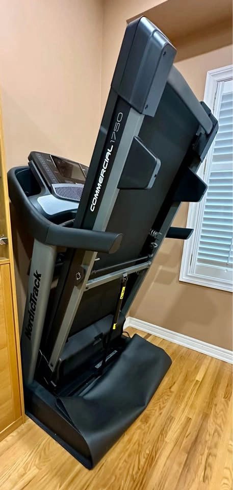 NordicTrack Commercial 1750 Treadmill - photo 4