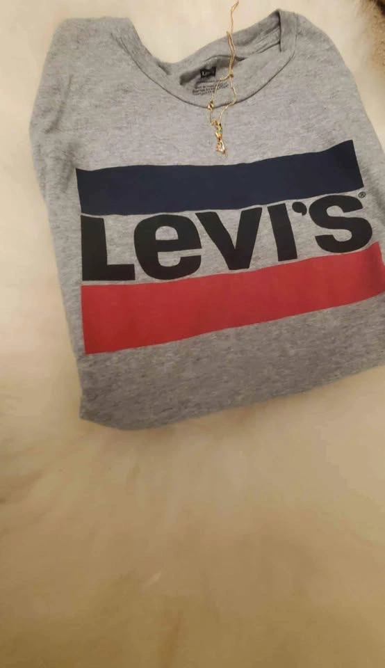 Levi's T-shirt and Gap Jeans
