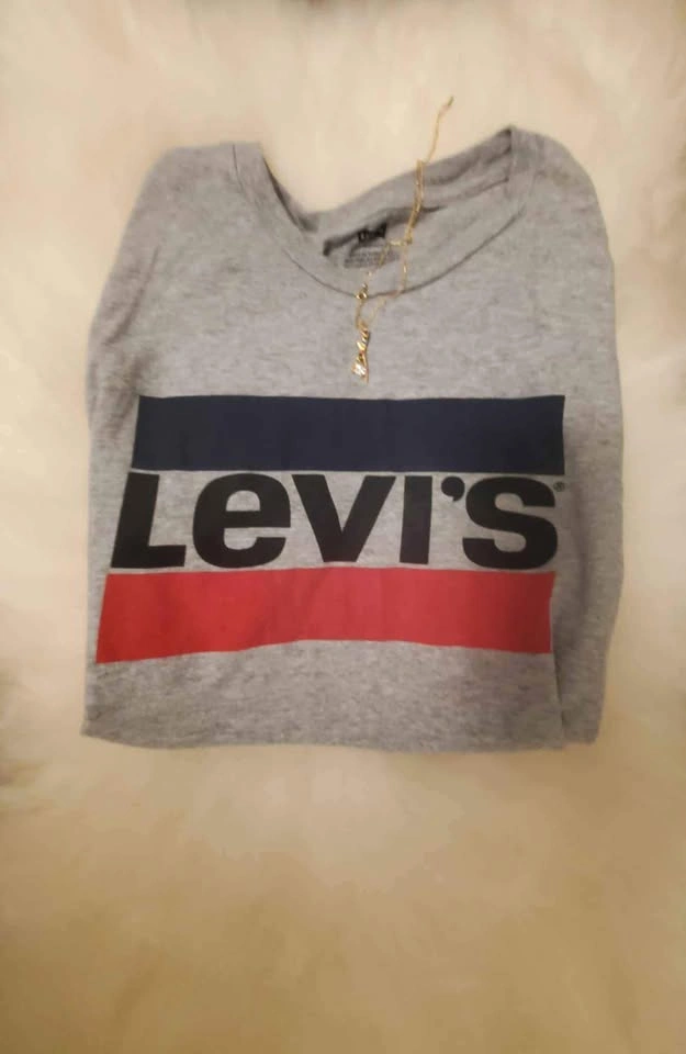 Levi's T-shirt and Gap Jeans - photo 2