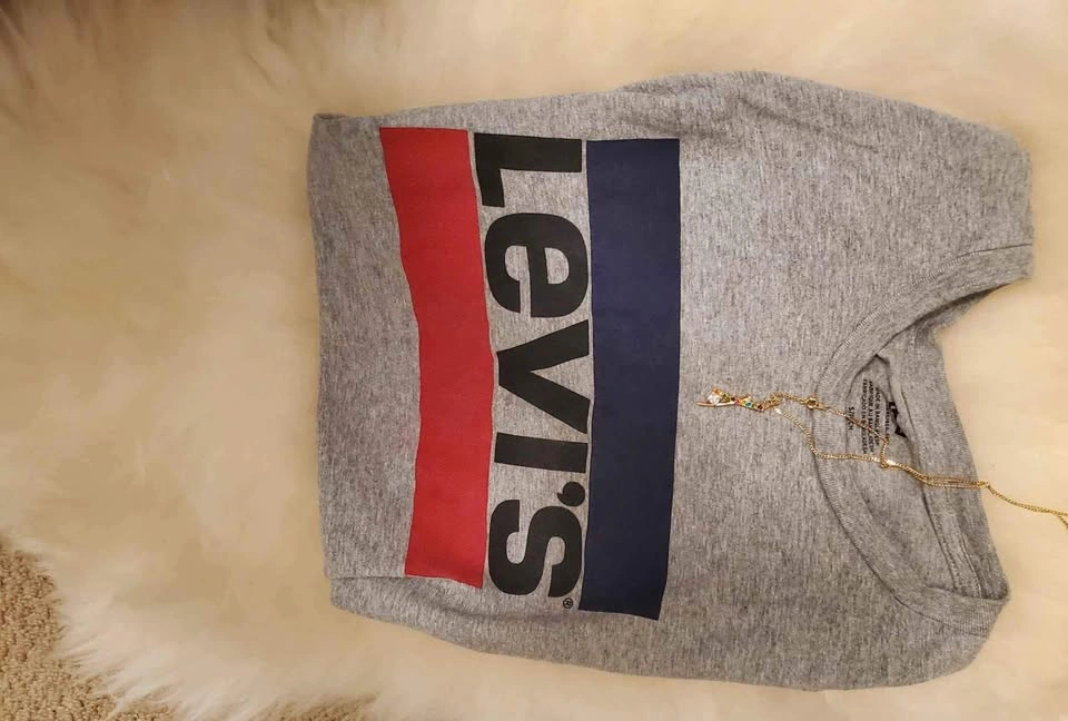Levi's T-shirt and Gap Jeans - photo 3