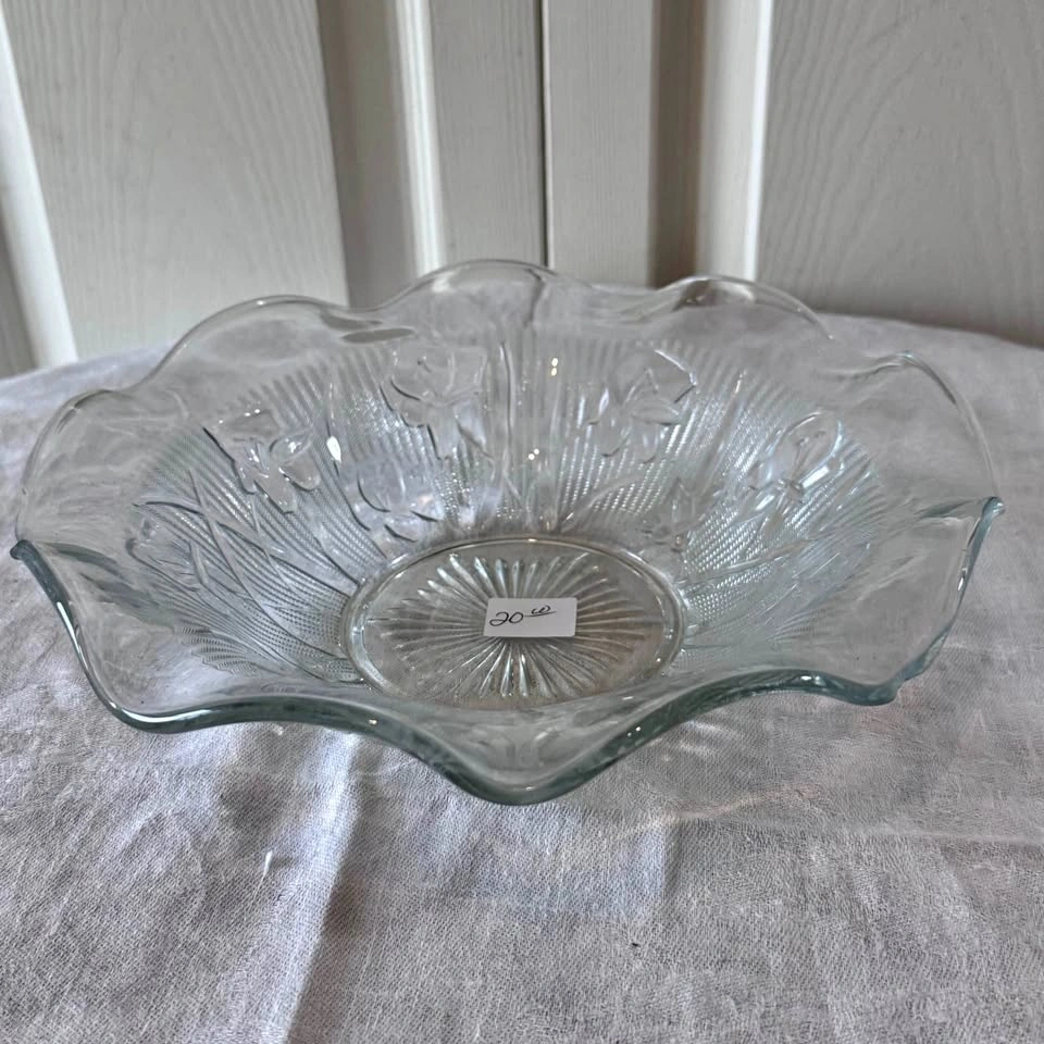 Depression era iris glass ruffle edge fruit bowl