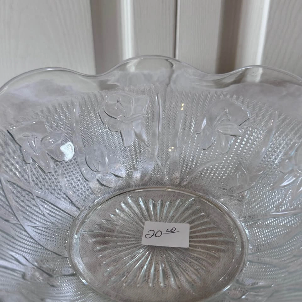 Depression era iris glass ruffle edge fruit bowl - photo 2