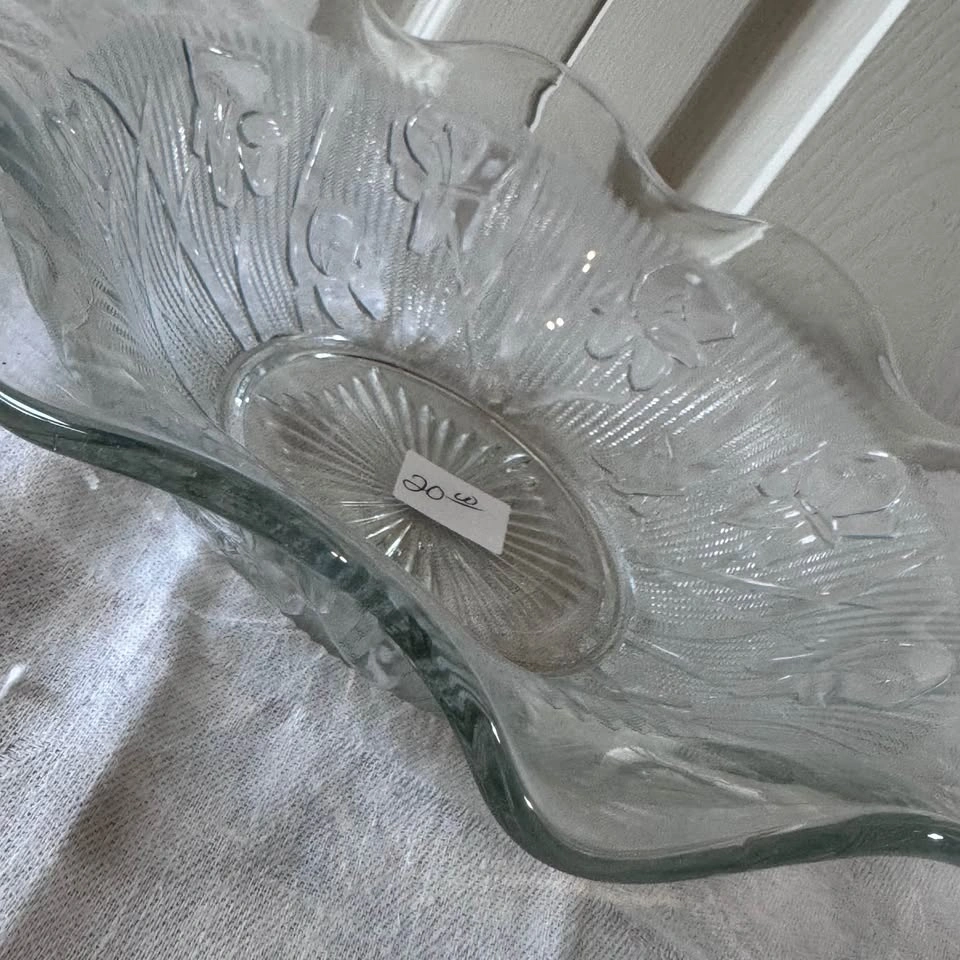 Depression era iris glass ruffle edge fruit bowl - photo 3