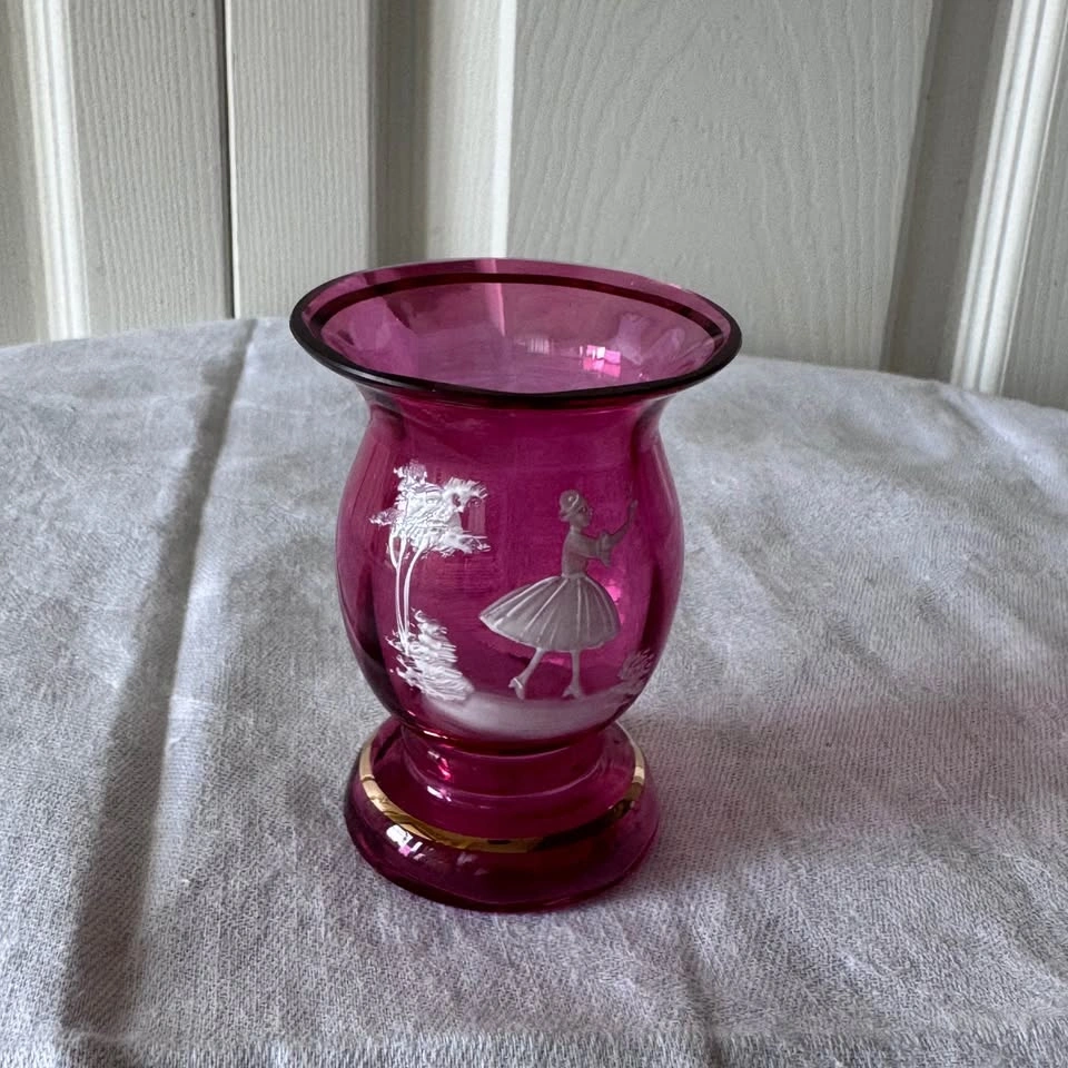 Victorian Mary Gregory Style Cranberry Glass Bud Vase - photo 2