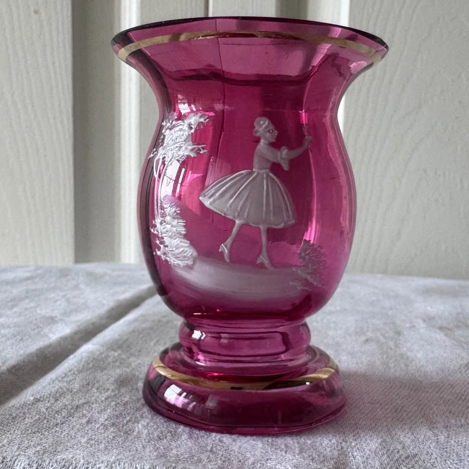 Victorian Mary Gregory Style Cranberry Glass Bud Vase - photo 3