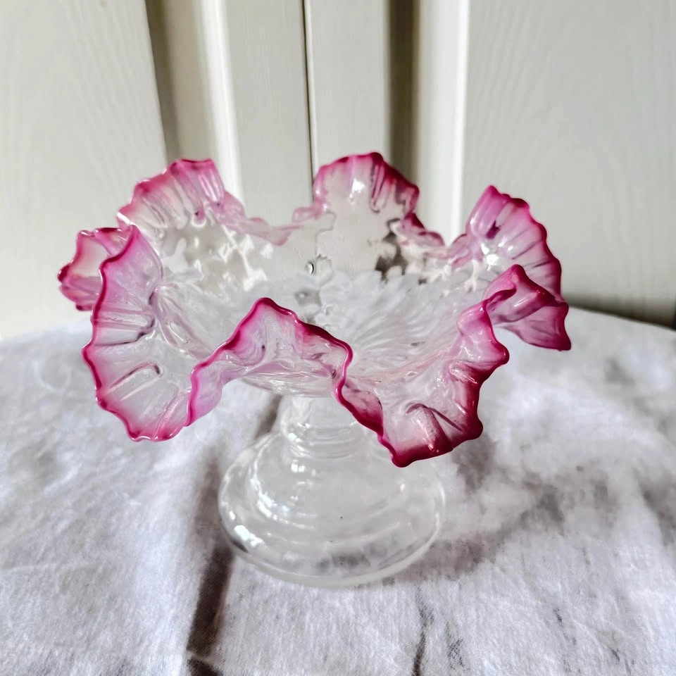 Victorian hand blown glass vase - photo 2