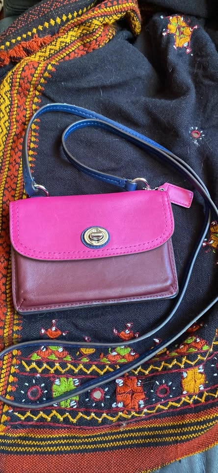 NWT Leather Coach Over the Shoulder Purse - photo 2