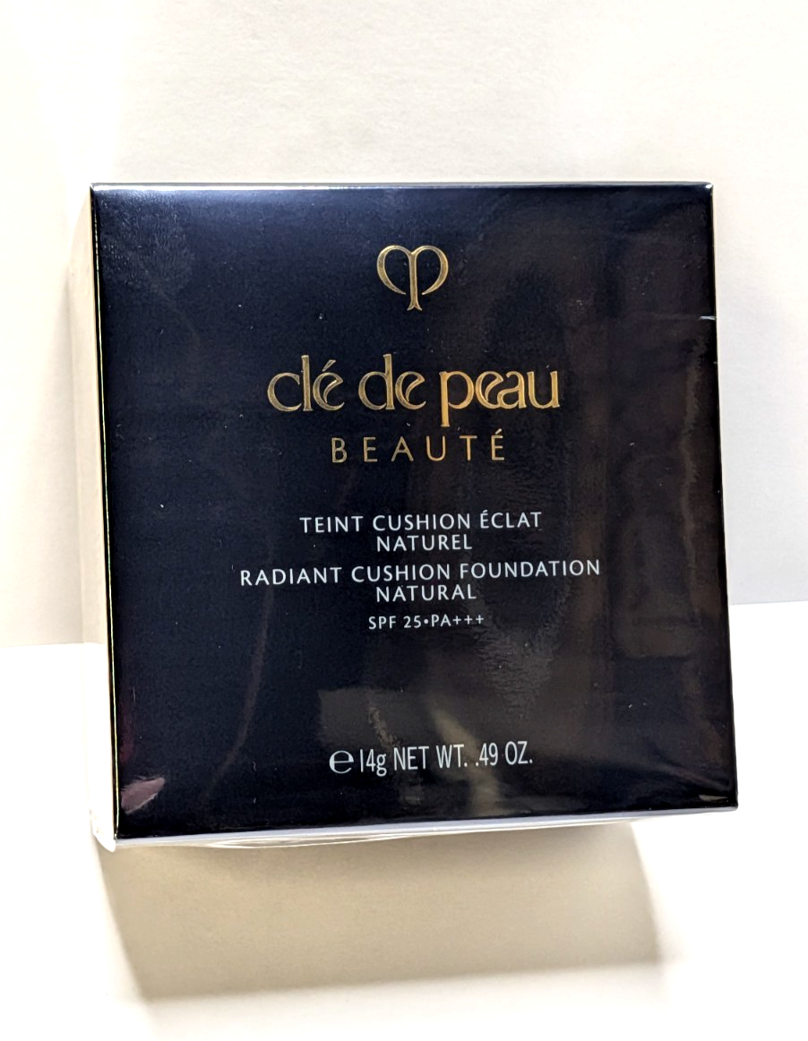 Clé de Peau Beauté Radiant Cushion Foundation B10 Light Beige - photo 2